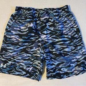 Under Armour Woven Lightweight Printed Shorts Boys L in Breaker Blue